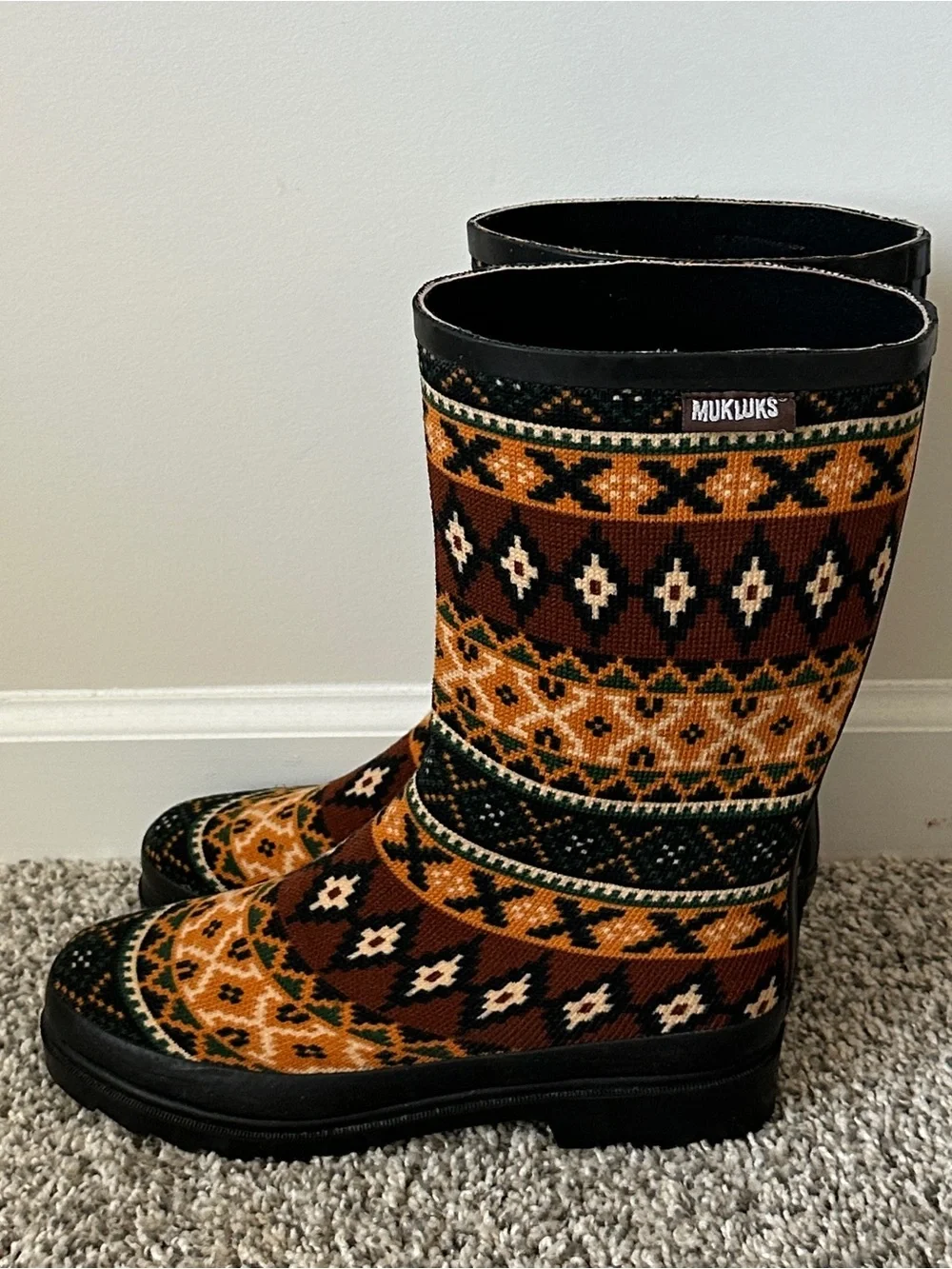 Mukluks Aztec Pattern Boots Size 9